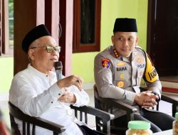 Kapolresta Banyuwangi Silaturahmi ke Ponpes Ibnu Sina Genteng, Meminta Doa Agar Pilkada 2024 Berjalan Aman dan Damai