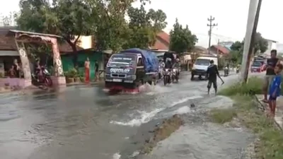 Tim Teknis Perumda Tirta Mulia Pemalang Atasi Kebocoran Pipa di Silarang Surajaya