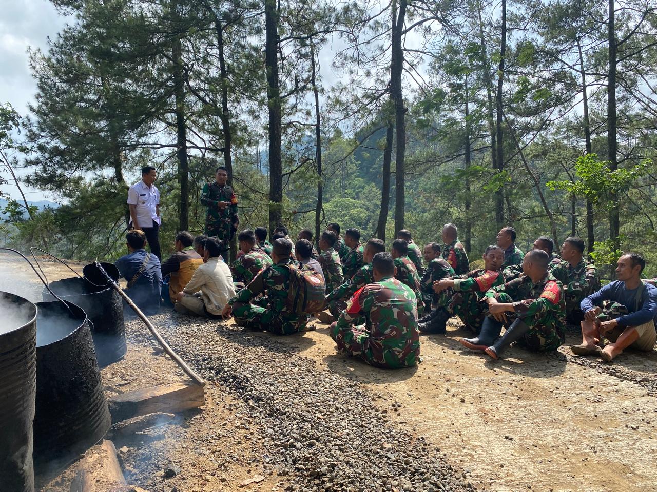 Dandim 0711/Pemalang Sapa dan Berikan Semangat Satgas TMMD Ke 122 dan Warga Desa Tambi