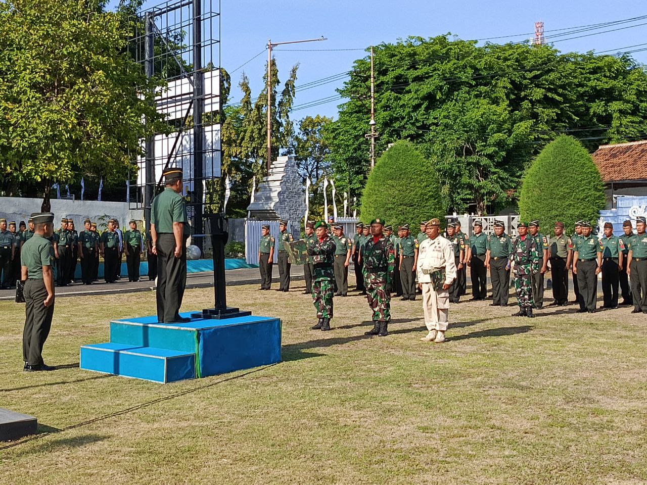 Kasdim 0825/Banyuwangi Pimpin Upacara Bendera 17 Oktober 2024