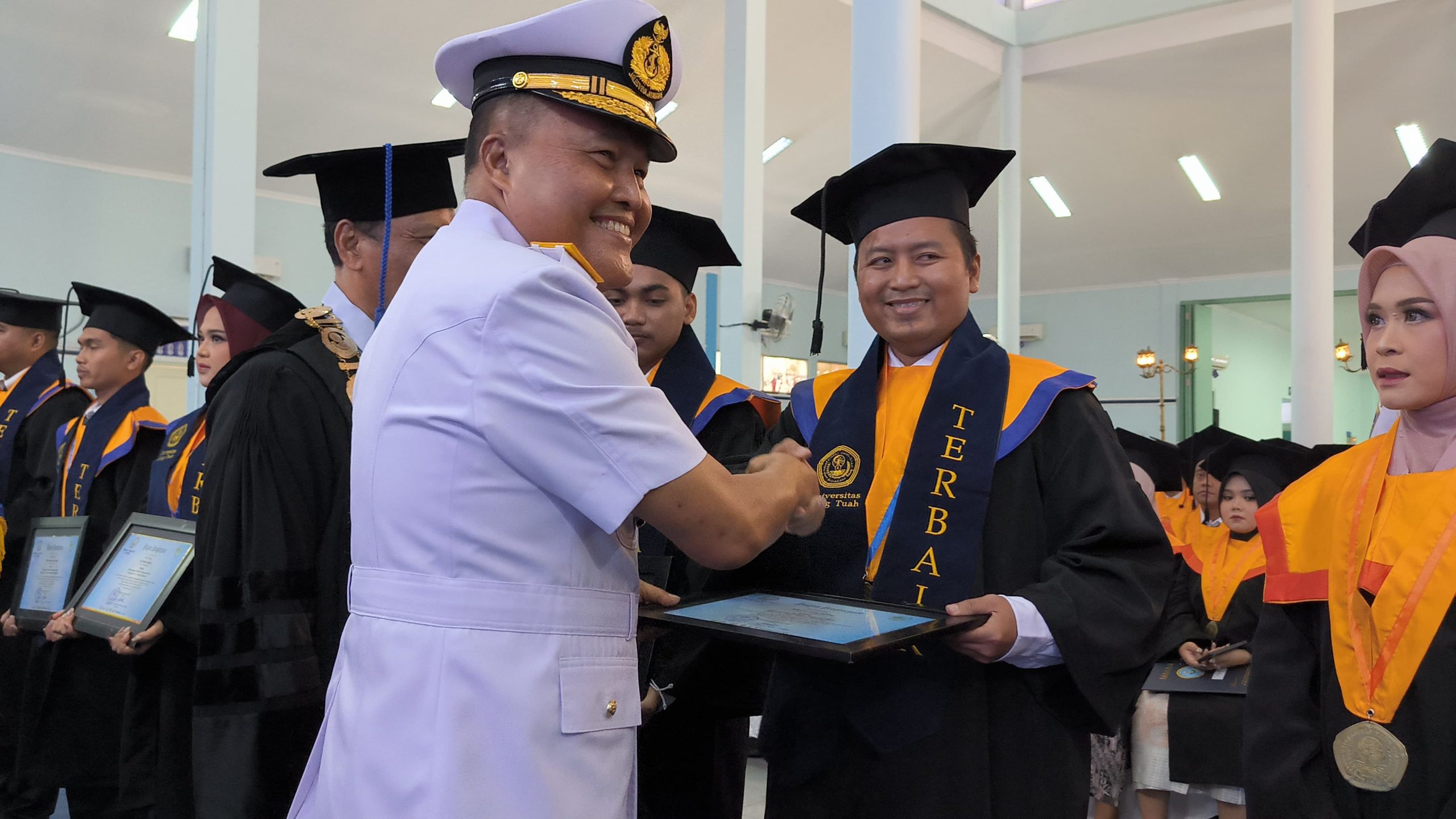 Universitas Hang Tuah Surabaya Menggelar Wisuda Semester Genap Tahun Akademik 2023/2024