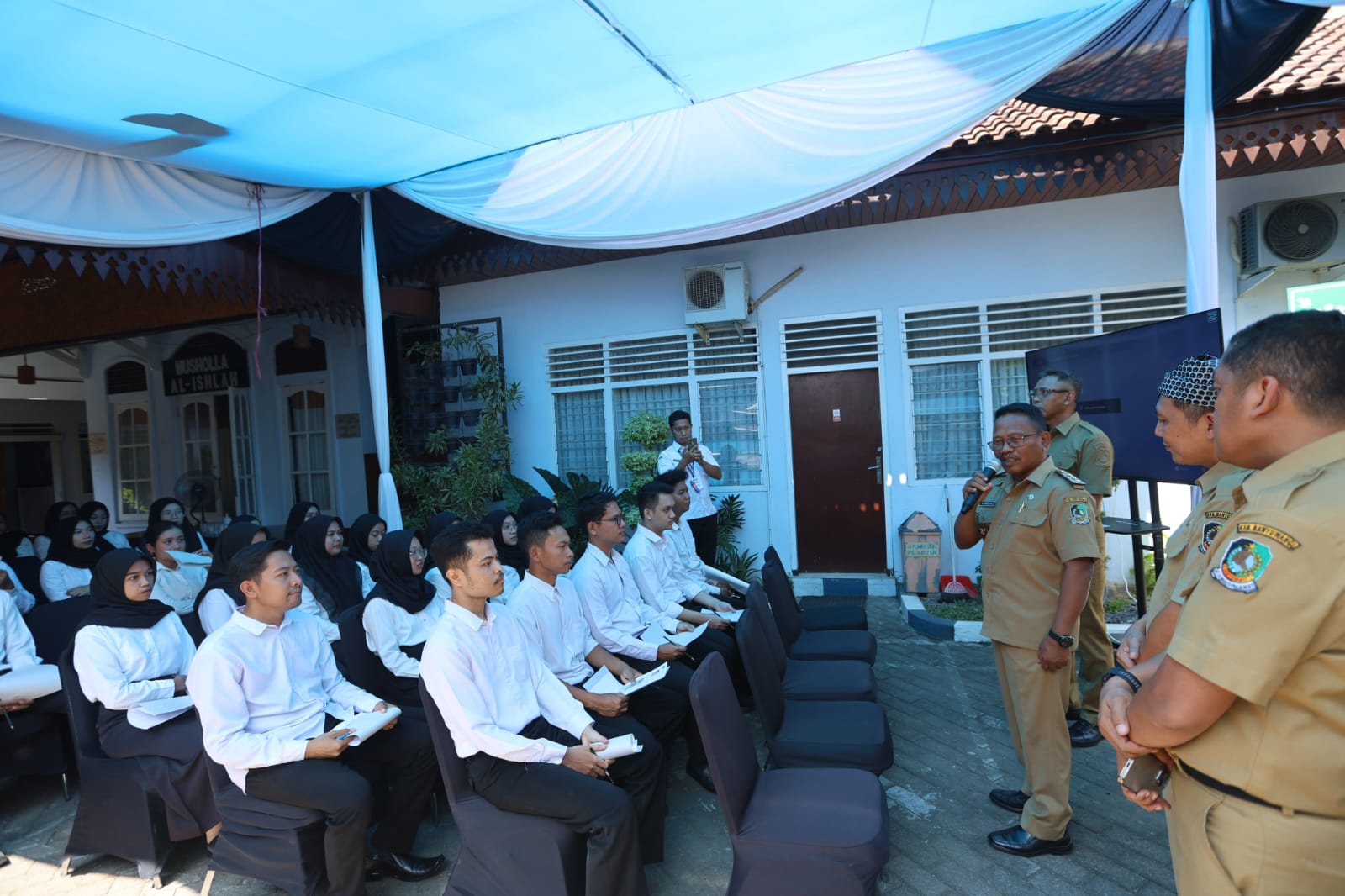 Tinjau Ujian SKD CPNS Hari Terakhir, Plt Bupati Banyuwangi Sugirah Semangati Para Peserta