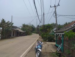 Kabel Wifi Yang Semerawut Berindikasi Bisa Merusak Pemandangan Serta Bisa Menggakibatkan Konsleting Dengan Kabel Yang Berada Didekatnya