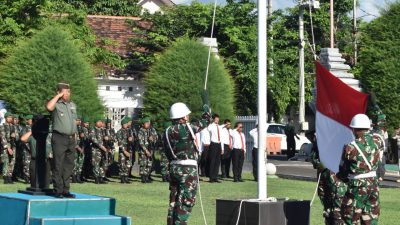 Kasdim 0825/Banyuwangi Pimpin Upacara Bendera dan Pelepasan Anggota Memasuki Purnah Tugas