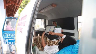 Perjuangan Peserta PPPK di Banyuwangi, Melaksanakan Ujian di Dalam Ambulance