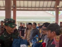 Dandim 0825/Banyuwangi Tinjau Korban Longsor di Sarongan, Serahkan Bantuan Kepada Warga