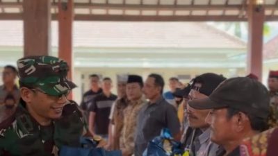 Dandim 0825/Banyuwangi Tinjau Korban Longsor di Sarongan, Serahkan Bantuan Kepada Warga