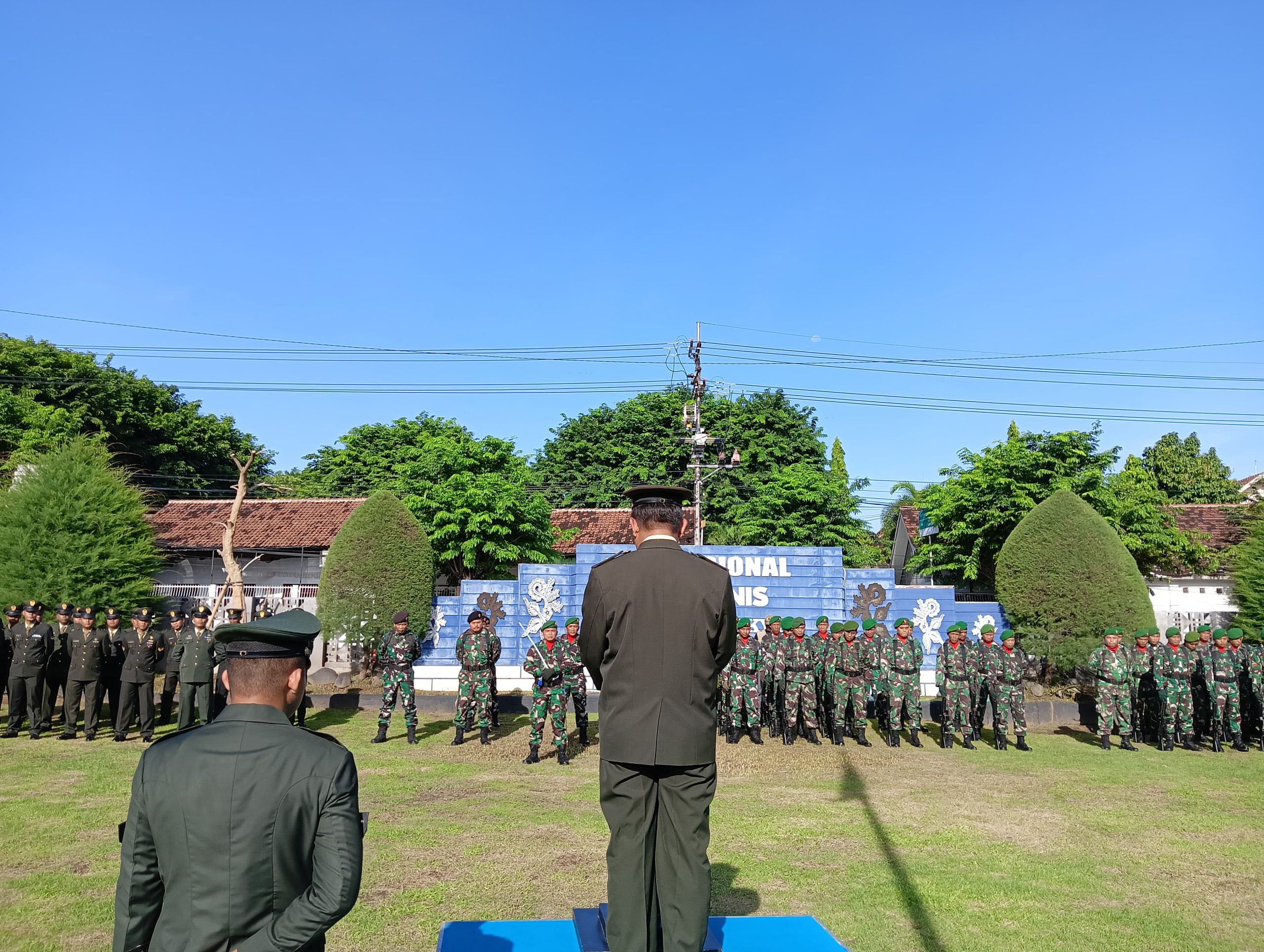 Anggota Kodim 0825/Banyuwangi Laksanakan Upacara Peringatan Hari Bela Negara Yang Ke-76