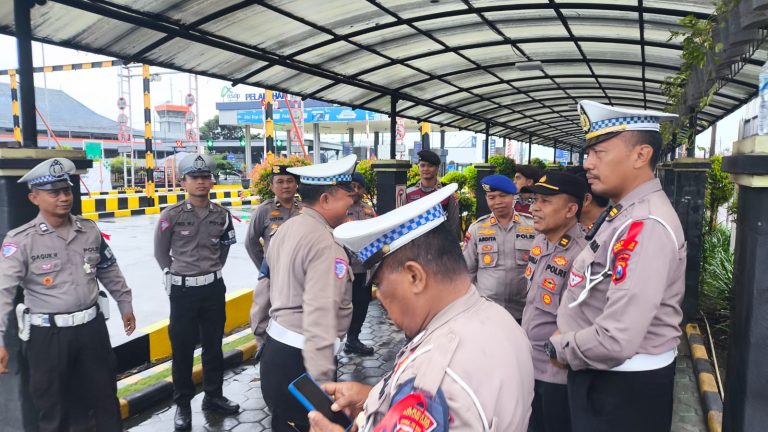 Lalu Lintas ASDP Ketapang Lancar,’ Polresta Banyuwangi Siagakan Personil Pengamanan