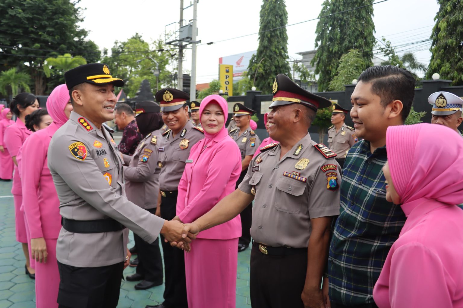 Kapolresta Banyuwangi Pimpin Upacara Kenaikan Pangkat, Sebanyak 73 Anggota Polresta Banyuwangi Mendapat Kenaikan Pangkat Satu Tingkat