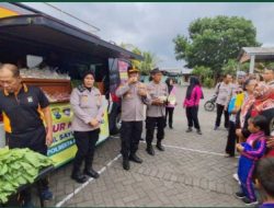 Gelorakan Mobil Sayur, Polresta Banyuwangi Sambil Berbagi ke Warga Masyarakat Upaya Cooling System