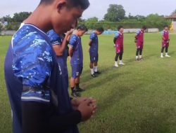 Tangis Pemain Persewangi Pecah, Saat Jalani Sesi Latihan Tanpa Coach Syamsuddin Batolla