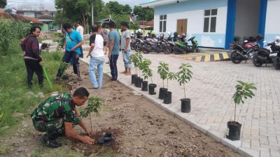 Danramil 0825/12 Rogojampi Pimpin Penanaman 24 Pohon Alpukat di Satuan Pelayanan Pemenuhan Gizi (SPPG) Unit Rogojampi