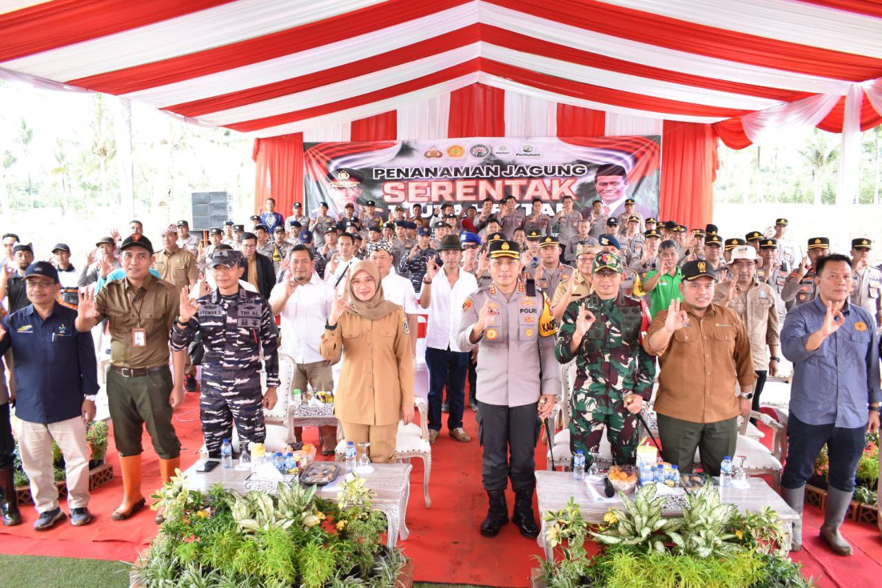 Polresta Banyuwangi Dukung Penanaman Jagung Serentak 1 Juta Hektar Untuk Wujudkan Program Food Estate