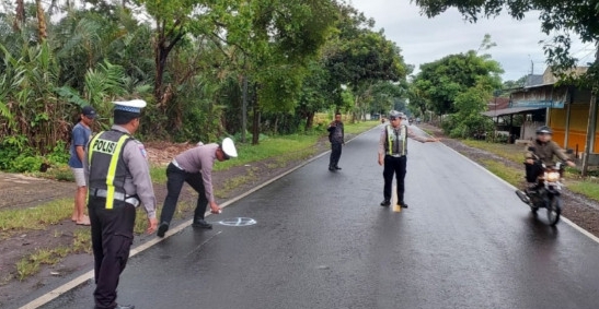 Hindari Anak Punk, Truk Tronton Tabrak Pemotor di Glenmore Banyuwangi