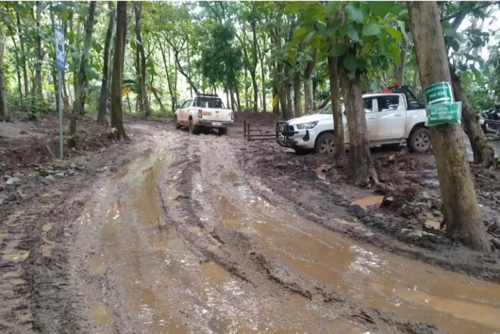 Tak Kunjung Diperbaiki Jalan Menuju Goa Macan, Warga Ancam PT BSI Segera Lakukan Perbaikan dalam Waktu Satu Minggu