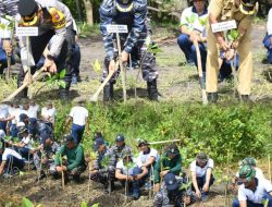 Danlanal Banyuwangi Bersama Satgas JALA WIRA YUDHA XXIII/2025 Laksanakan Konservasi Lingkungan dan Pelestarian Alam di Pantai Cemara