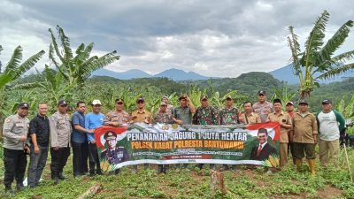 TNI-POLRI Bersinergi Dukung Swasembada Pangan Satu Juta Hektar Tanam Jagung di Desa Macan Putih