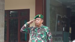 Kasdim 0825/Banyuwangi Pimpin Upacara Bendera di SMA Negeri 1 Giri Taruna Bangsa