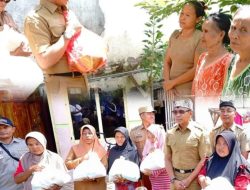 Pemkab Banyuwangi Distribusikan Ribuan Paket Sembako Pengganti Karangan Bunga