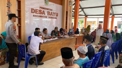 Babinsa Koramil 0825/Songgon Dampingi Penyaluran Bantuan Sosial Tahun 2025 di Desa Bayu