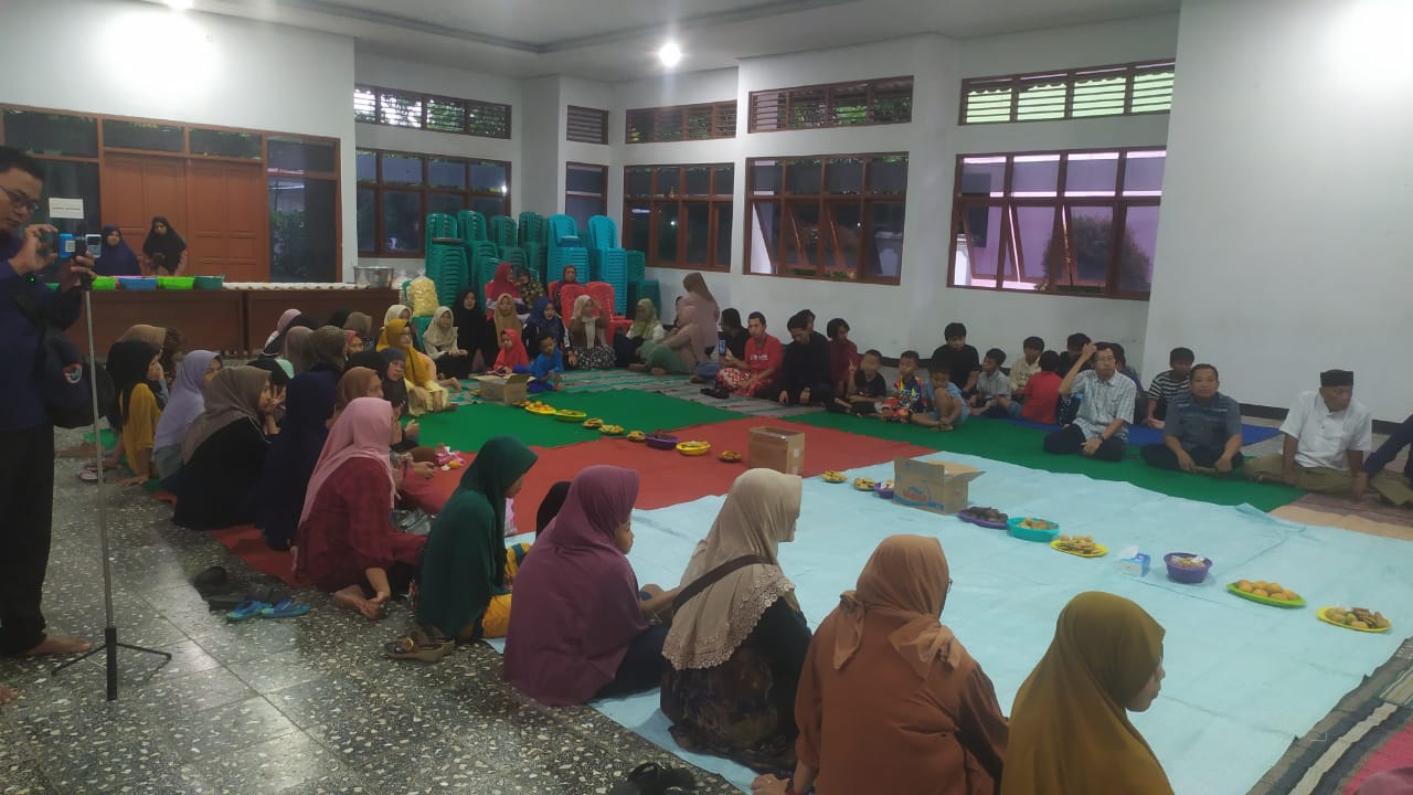 Pererat Kebersamaan Warga Rukun Tetangga Adakan Pembagian Tak’jil Serta Bukber di Desa Mulyoharjo Pemalang