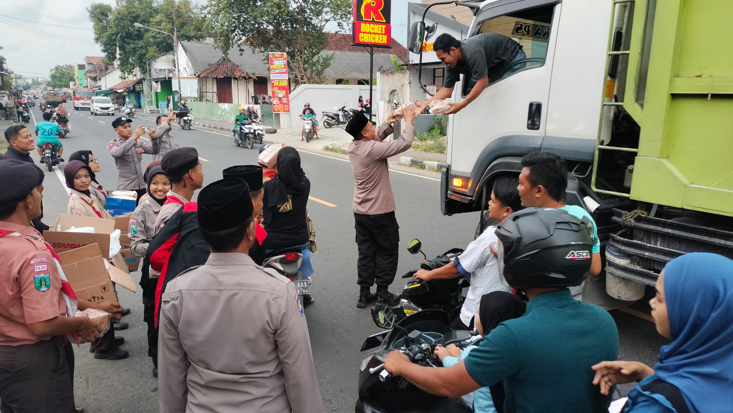 Saka Bhayangkara Polsek Babat Gelar Pembagian Tak’jil dan Buka Bersama, Mempererat Kebersamaan di Bulan Suci Ramadhan 1446 H