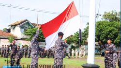 Lanal Banyuwangi Gelar Upacara 17-an, Palaksa Lanal Banyuwangi Tekankan Disiplin dan Dedikasi Prajurit