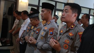 Polres Jember Gelar Sholat Ghaib Untuk 3 Anggota Polri Yang Gugur Dalam Tugas