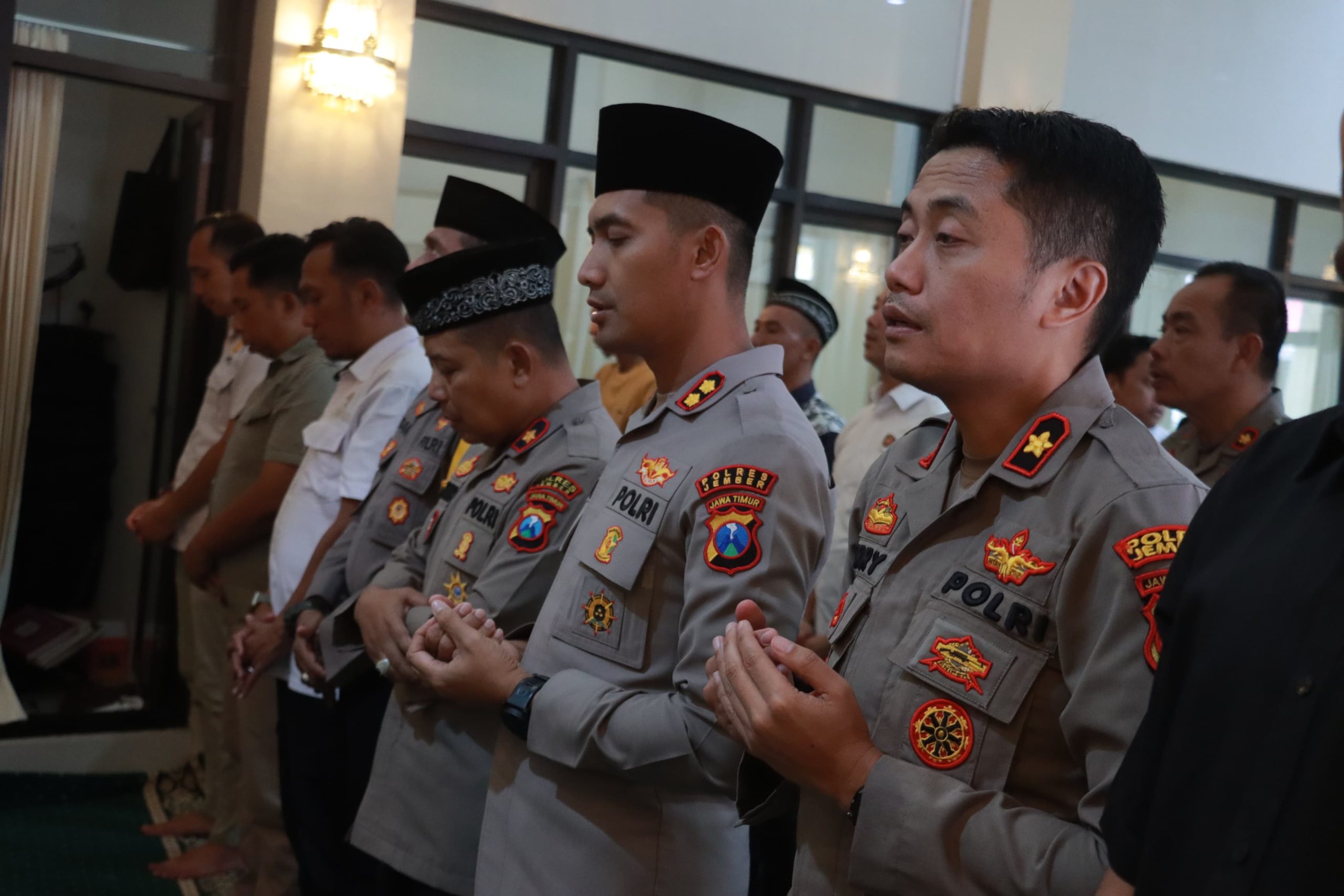 Polres Jember Gelar Sholat Ghaib Untuk 3 Anggota Polri Yang Gugur Dalam Tugas